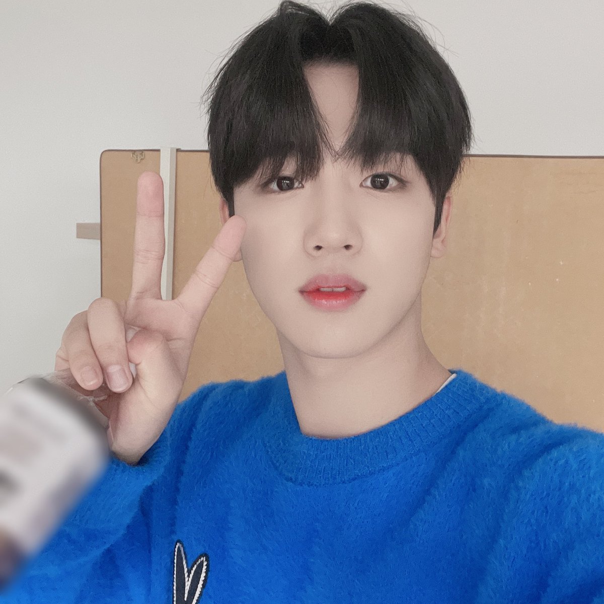 WEi__Official's tweet photo. 월요일에 찾아온 토니모리 라즈라이브와 파랑파랑 요한이💙 
🌈힐링과 ⚡️에너지를 전해준 요정 요한이와 함께 행복한 한 주 되세요🙌

#위아이 #WEi #김요한 #KIMYOHAN https://t.co/SMbQeOHnfl