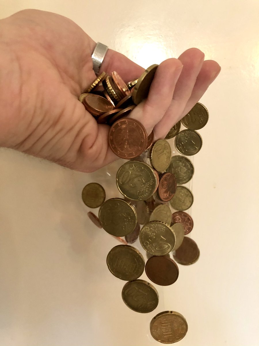 lightcolorgames's tweet photo. Tag/Day 7 - Geld/Money

Sometimes you have the feeling that the #money is flowing through your hand.
#fotochallenge #geld #potd #PicOfTheDay https://t.co/Z2t1TXsHKU
