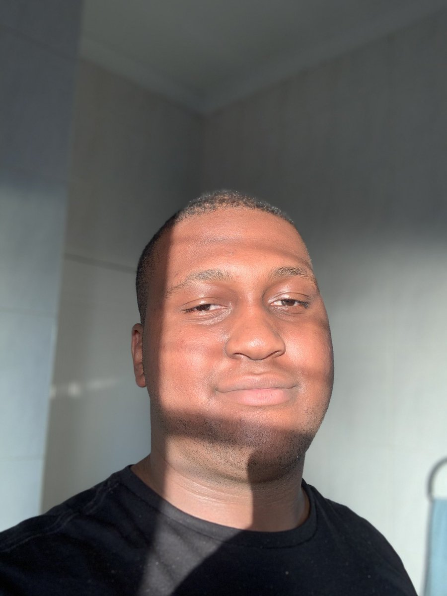 LuthandoMakgal2's tweet photo. I was bored when I took these https://t.co/t2eM4IvNkc