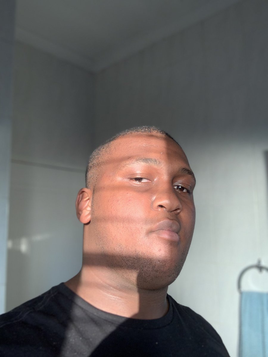LuthandoMakgal2's tweet photo. I was bored when I took these https://t.co/t2eM4IvNkc