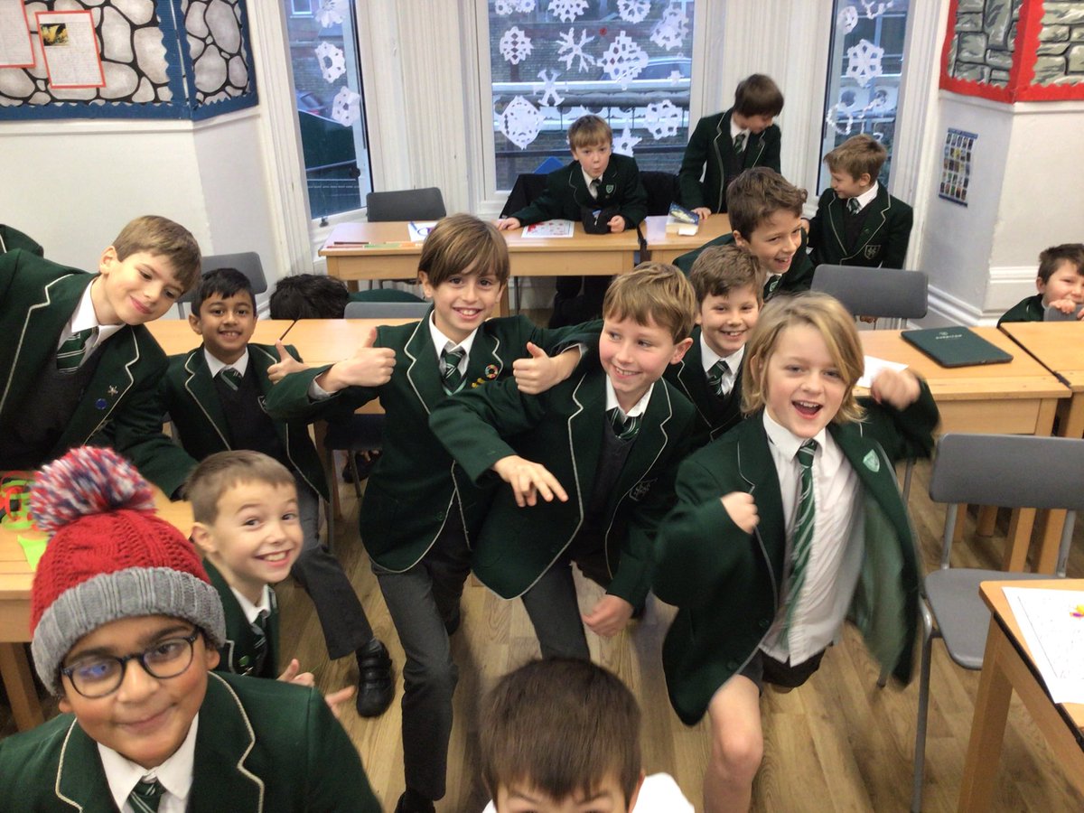 Reverse lunges from 5ES ⁦<a href="/EStoneSHS/">Emily Stone</a>⁩ #SHSAdventChallenge