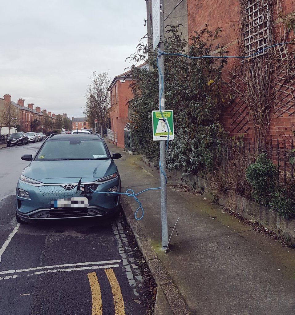 evlifeireland's tweet image. What a job! You just won't stop some people going EV!!! #needtocharge #electricvehicles #hyundaikona @EvPlatform #hyundai #type2