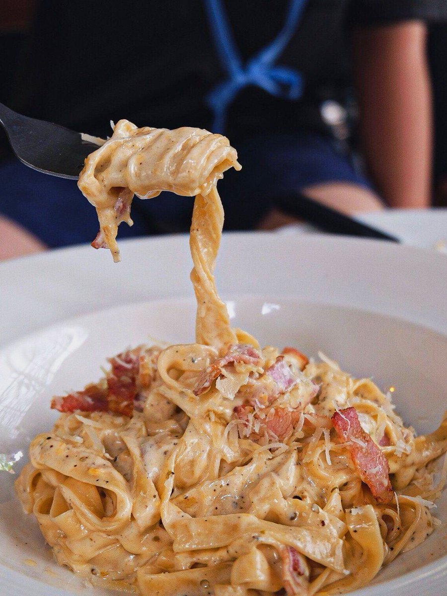 wongnai's tweet photo. 📍Ranee’s Velo Restaurant : ซอยตรอกมะยมข้าวสาร
พาสต้าเส้นสด ฮิตจริงๆช่วงนี้🍝คาโบเส้นสดคือดีย์มาก เส้นนุ่มหนึบกำลังพอดี ซอสครีมแน่น รสเค็มๆมันๆหอมไข่ เข้าปากทีสุดฟินนน🤤
#วงในพาแดก https://t.co/YJoLdFpbAg