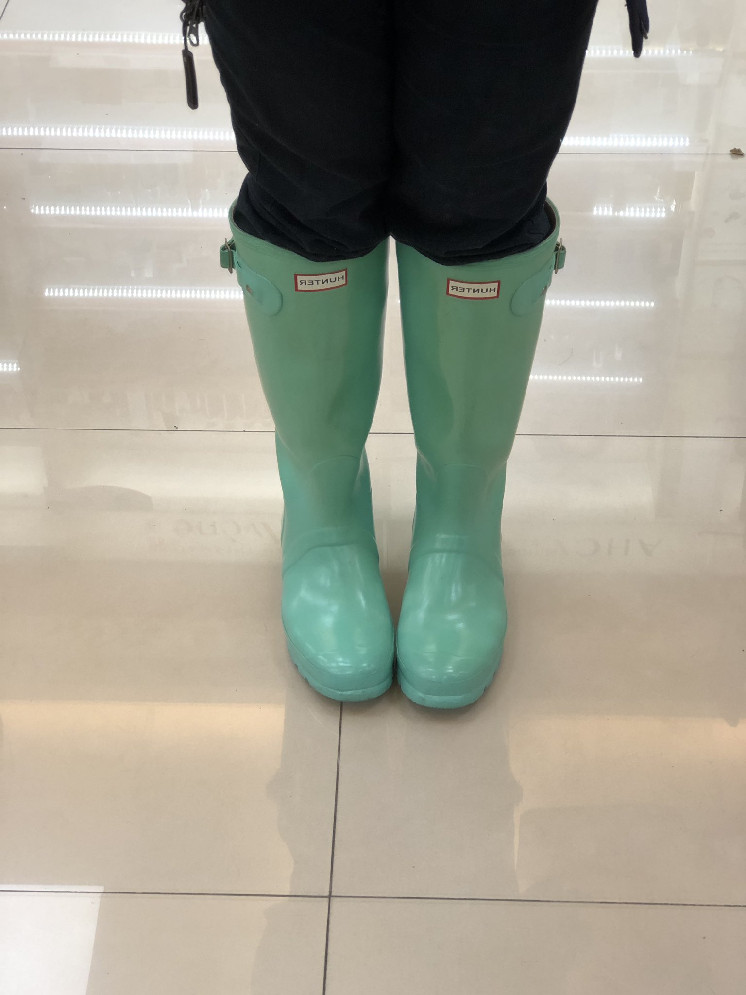 rainboot fetish 冬天是雨靴的季節，對熱愛雨靴的我來說真是太棒了 冬はレインブーツの季節だ！ レインブーツ大好き～  #ラバーブーツ #ラバーフェチ #レインブーツ #ハンターブーツ #hunterboots #rainboots #rubberboots  #rubberfetish #雨靴 https://t ...