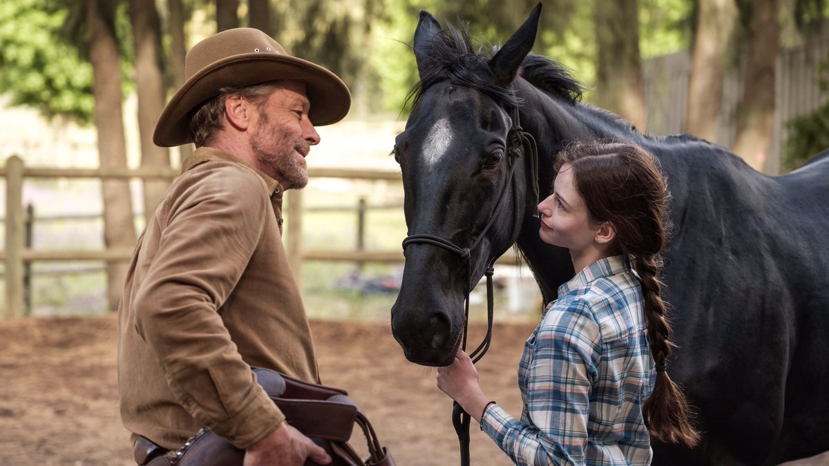 A few more stills from Black Beauty, Mackenzie Foy and Iain Glen.
.
#blackbeautymovie #mackenziefoy #iainglen #unitphotographer #fujiflim_xseries