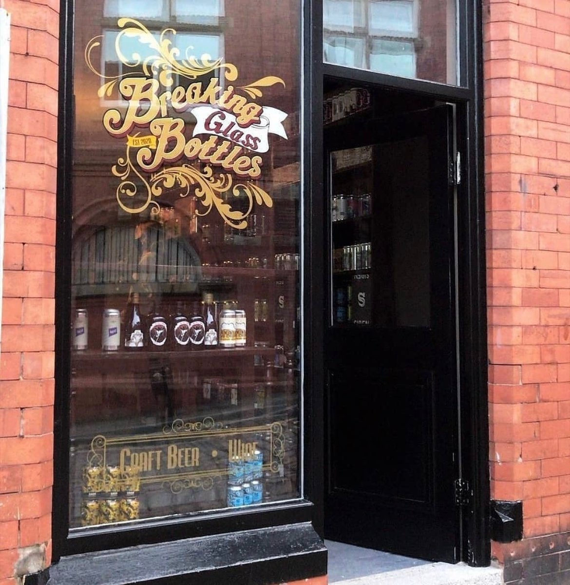 OneStockport's tweet photo. Positive local business news 👇 

👉 @rare_mags  moved to a bigger unit 
👉 @Agapanthusint  expanded 
👉 @old_town_store  opened 
👉 Breaking Glass Bottle Shop launched 

Retweet to get the word out! 

#onestockport #stockportinittogether #sk1 #stockport https://t.co/57BUprKe87