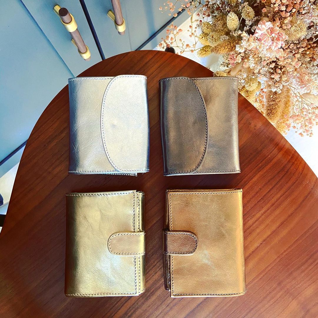 lamoureuseoff's tweet photo. Quand la lumière devient matière ✨
Venez découvrir nos portefeuilles #madeinfrance en format mini 🙂 https://t.co/v6G2EYs4fj