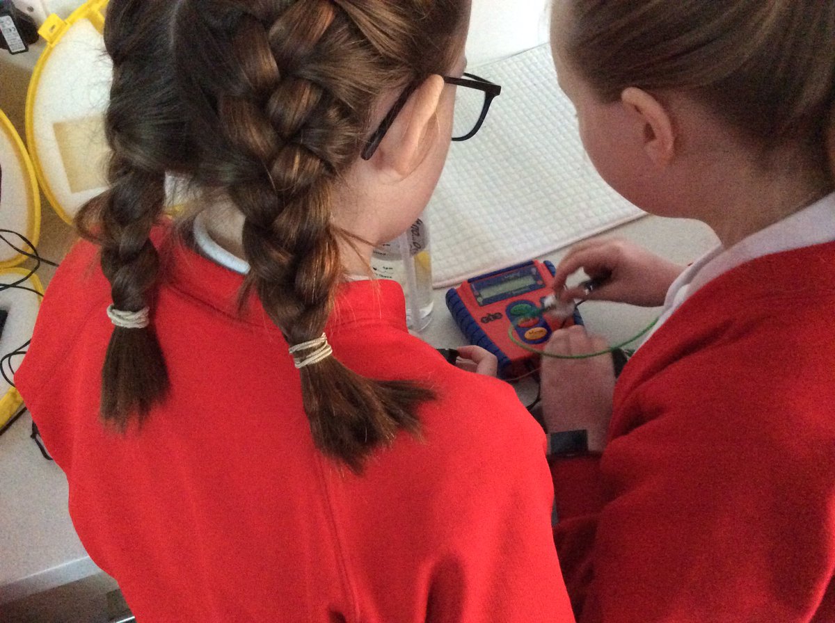 StPhilipsY6FH21's tweet photo. We had a great week exploring electrical circuits in science. The children conducted 2 investigations about how voltage and components affect the brightness of bulbs. We used data loggers to record our results. #StPhilipsScienceY6 https://t.co/VEZYgU6tve