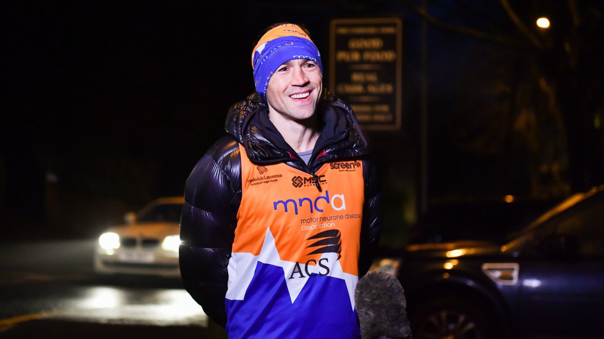 😲 𝐎𝐍𝐄 𝐌𝐈𝐋𝐋𝐈𝐎𝐍 𝐏𝐎𝐔𝐍𝐃𝐒❗️

👏 Kevin Sinfield has is almost half way through his seventh and final marathon in seven days and his fundraiser has just passed an incredible £1,000,000!

🙌 Thank you to everyone who has lent their support to <a href="/Rob7Burrow/">Rob Burrow CBE</a> and <a href="/mndassoc/">MND Association</a>.