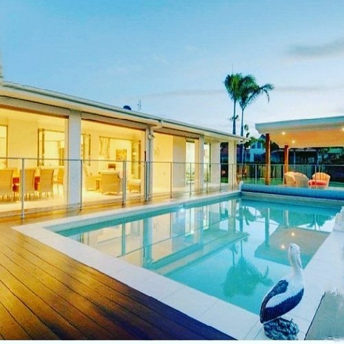 CherryT05332382's tweet photo. Stylish and modern pool design choice. π΄ #realtors #nar #luxuryrealestate #mansion #hudhome https://t.co/H9TxGhroVV