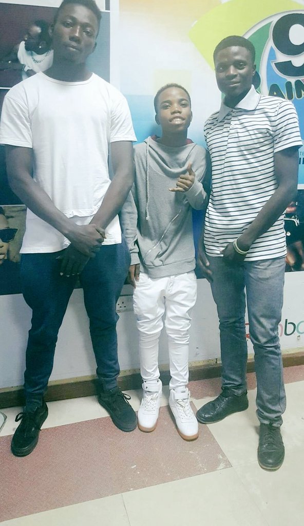 Famousblaq's tweet photo. @official_lyta I want you to repost this TB pic with a christmas caption that all i want for this christmas ma gee .@official_lyta @its_LIMERICK https://t.co/NgHofJJER2
