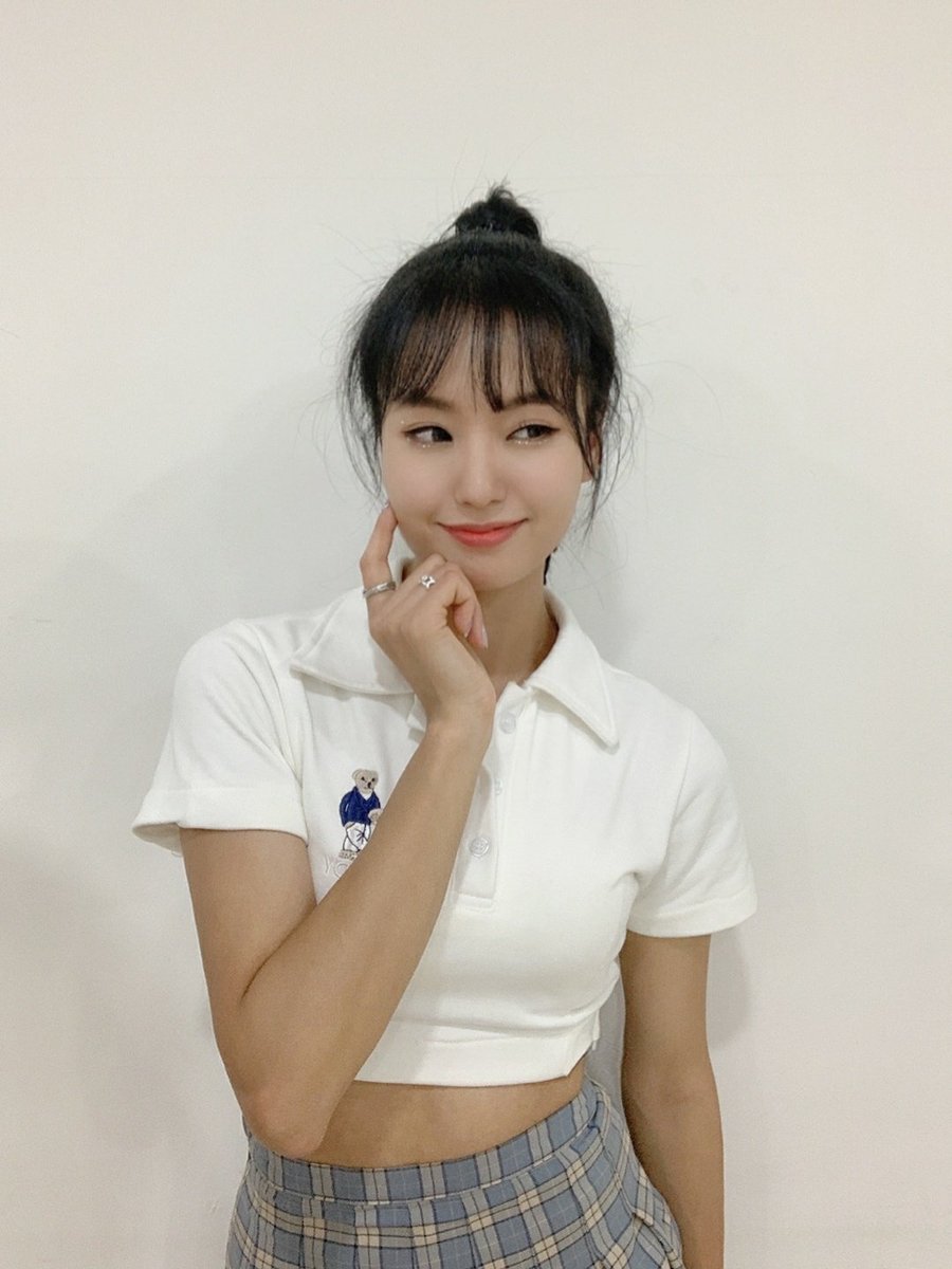 official_AREAL's tweet photo. [#혜빈] 포하👋🏻
포리들의 월요일을 응원하기 위해 비니맨이 왔습니당!!👏🏻👏🏻👏🏻 주말 지나고 다시 일상으로 돌아오셔서 많이 피곤하시겠지만 다 같이 월요팅해요😆💙 저는 오늘 애기들이랑 산책도 하고 연습도 하면서 바쁘게 보낼 예정 입니당 포리들도 이번 주 알차게 행복하게 보내세요 https://t.co/NZKTVPg8ZW