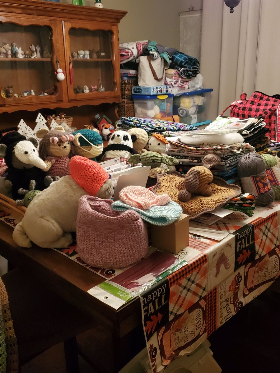 KKoalaM's tweet image. No longer a dining room. Crafting supplies have taken over #nopugsallowed #somanyprojects #neverbored