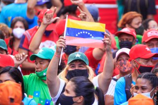 #7Dic| 🇻🇪📢¡ETIQUETA DEL DÍA!⏩ #VenezuelaVictoriosa ¡Misión cumplida! Venezuela decidió y muestra su carácter democrático, participativo y protagónico a través del Voto por la Patria. Lo nuestro es la Paz, diálogo, reencuentro y respeto a nuestra autodeterminación.