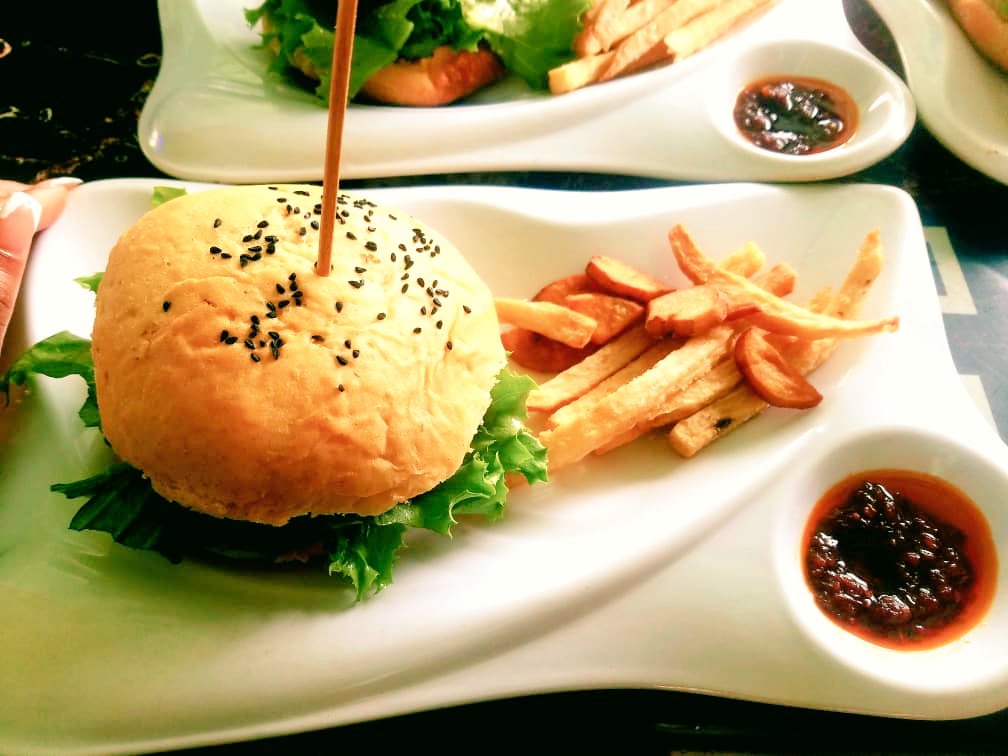 TheShopMgr's tweet photo. Wake up and order!!!
#EnuguBurger https://t.co/RmSxQ847U3