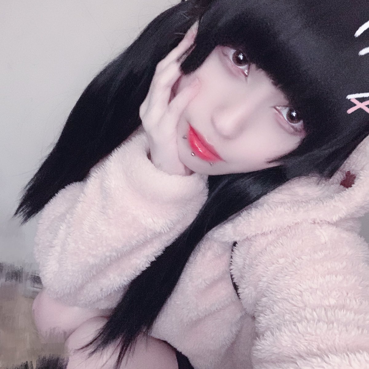 烏山蛍 これあげるよかなwww 女装 女装男子 女装男子は自撮りを上げろ 男の娘 メンヘラ 地雷女子 地雷メイク V系 ヴィジュアル系