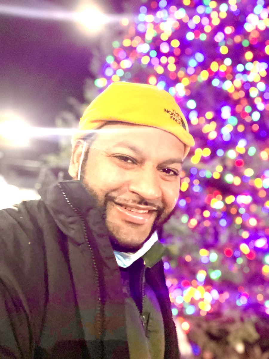 VijahRamjattan's tweet photo. Holiday vibes!. Tree lighting, Crisp Air, friendly faces and family... Definitely feeling like the holidays!!! 
#Unity_in_the_Community 
#OUR_COMMUNITY_HAS_IT__ALL 
#WE_ARE_THE_UNIVERSE 
#RICHMOND_HILL_Tree_Lighting https://t.co/TgOSvqF61M