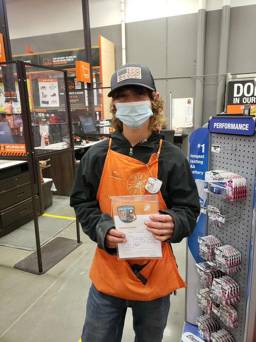 beckynaylor5's tweet photo. Great job to Dean Marshall, an exceptional Lot employee @ 2218!  Way to go, Dean!
@Greenthewick @Matt_P_Parrish @tiffanydwhite
@kear_tiffany @BryceHoffhines @CampSweenScott
@HinckJ @schwermersa @MAPMD175 @jefflimle
 @ONLINESATLTSA @luketurnerHD https://t.co/wsxU4a6DuT