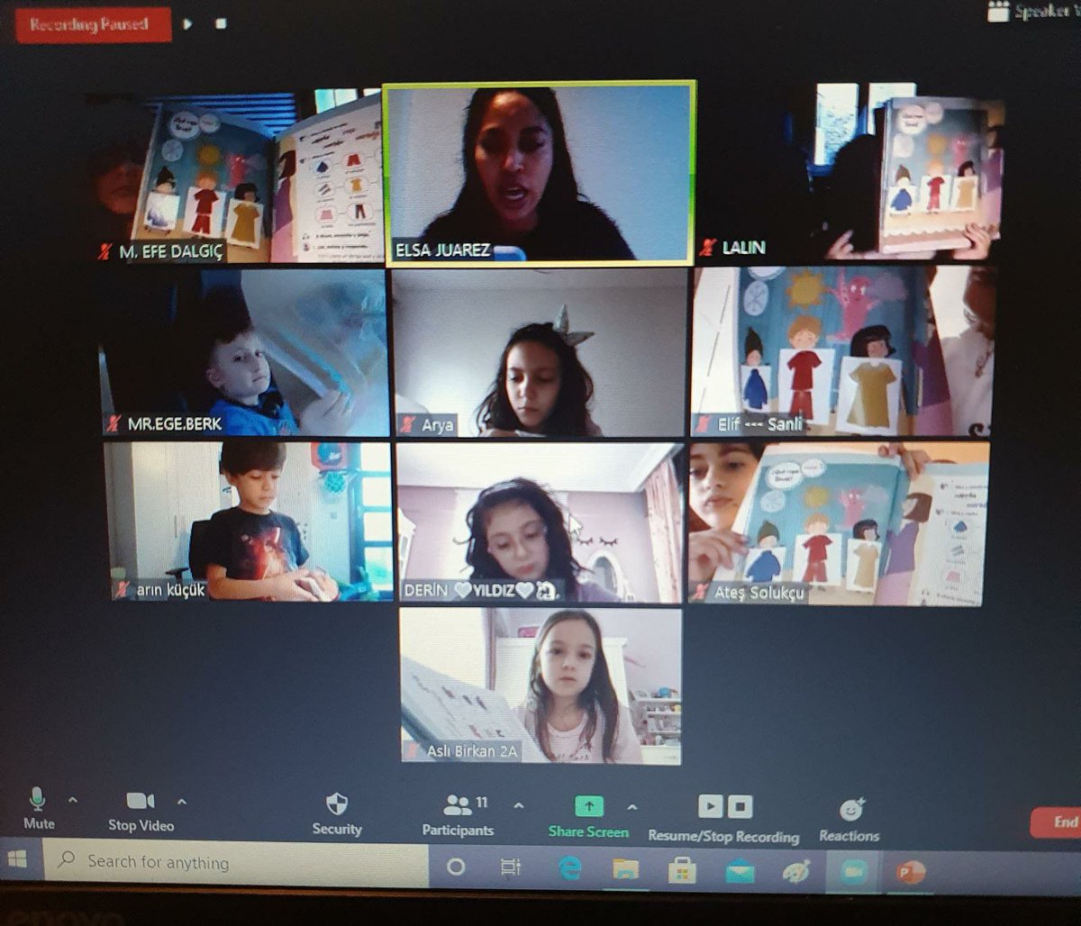 2. sınıf öğrencilerimizle İspanyolca dersinde "Las prendas de vestir y las estaciones" konusu kapsamında mevsimlere göre kitap karakterlerimizi giydirdik ve çok eğlendik.