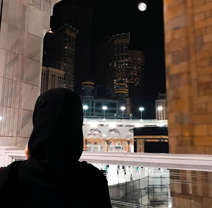 ”اللّٰه تعالیٰ تمہیں انسان کی محبت سے گزار کر خود تک لاتا ہے…
اور بے شک٬ اللّٰه کی محبت ہی دِلوں کا نور ہے۔❤️✨“

☘️اَلـسَّــــلَامُ عَـلَيــــۡــــكُمۡ وَرَحۡمَــةُاللّٰـهِ وَبَرَڪَـاتُهٝ☘️