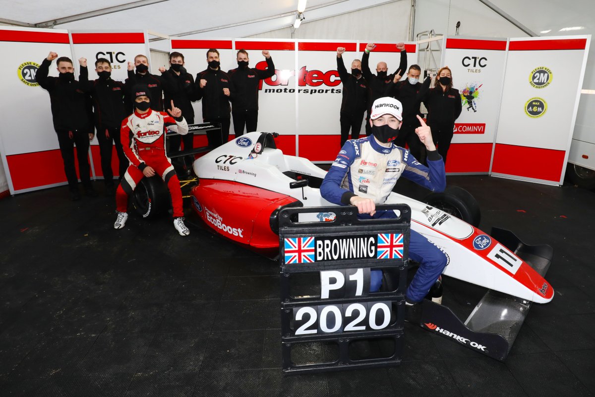 BritishF4's tweet image. This picture sums up 2020 for @FortecM pretty nicely! 📸

Their first @BritishF4 title - and they ran it very close in the Teams' Cup race too! 👏💯

Can they retain their new crown in 2021? 👑

#BritishF4 | #FordPerformance