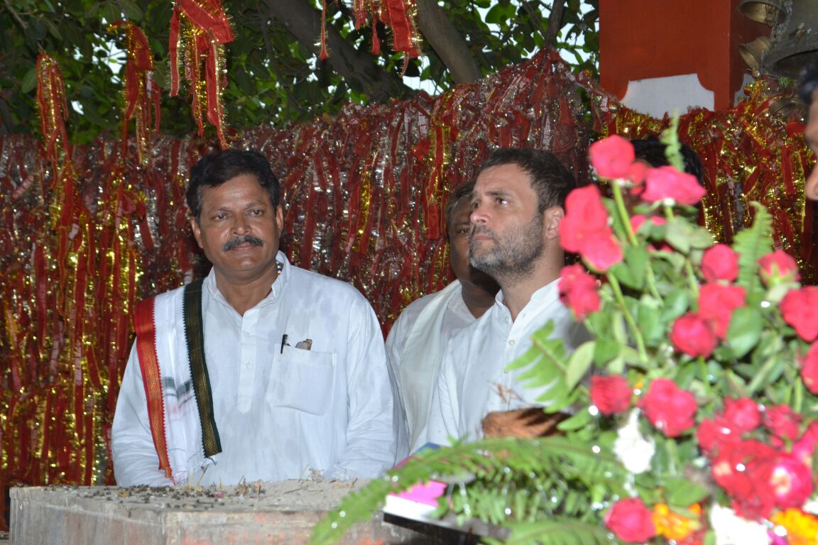 SandhyaShandil2's tweet photo. आमजनता,युवाओं,किसानों,बेरोजगारों,गरीबों के हक 
#न्याय 
की लड़ाई 
#सड़क_से_संसद 
तक लड़नेवाले
मा श्री @RahulGandhi जी ने
राजनीति में युवाओं,
महिलाओं की भागीदारी सुनिश्चित की,भ्रष्टाचार का विरोध किया 
सत्ता के लिए कभी झूठ नहीं बोला,सच के साथ रहे.
#ProudOfYou 
#MyLeaderRahulGandhi https://t.co/ppdCK6AgNF