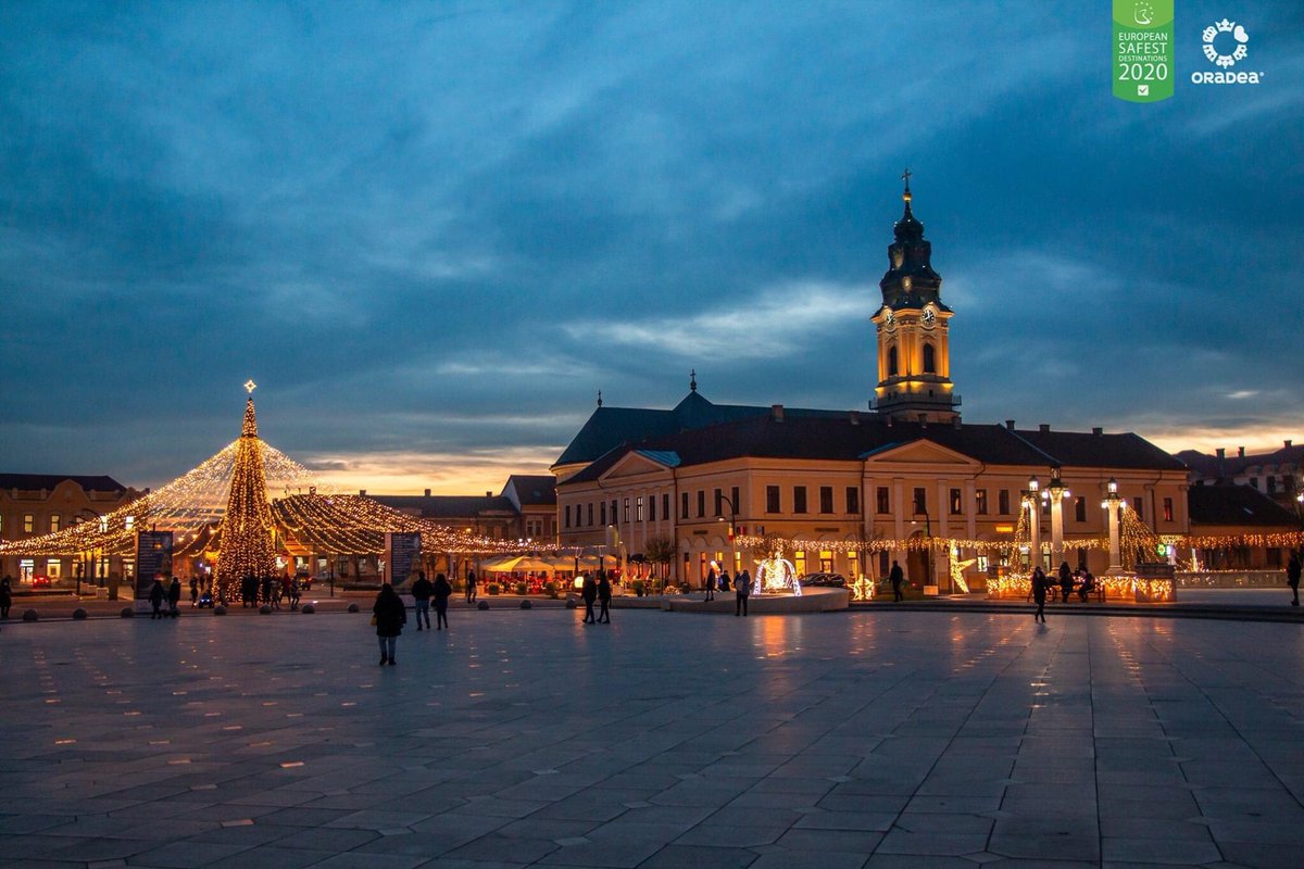 asolepascual's tweet photo. Christmas lights in the city ✨ Christmas magic in our hearts. ❤️✨ #VisitOradea 📸#DiscoverRomania https://t.co/dqSUNb2vJO; Corina Dumitrescu (@dumicf) December 7, 2020 https://t.co/EkPgz9jYa7