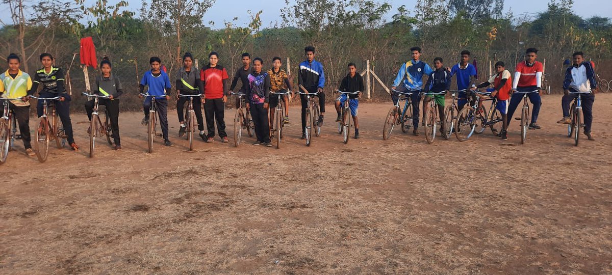 DKondagaon's tweet photo. Kondagaon#HWC fit india wellness activitis #villagers activly participating in wellness activities like YOGA, Laughter session, Running,zumba Etc.@PMOIndia @MoHFW_INDIA @cghealth_ @USAID_NISHTHA @bhupeshbaghel @TS_SinghDeo @PriyankaJShukla @DC_Kondagaon @swatim80 @pratiksha_pal https://t.co/zSU8HM5Yxf