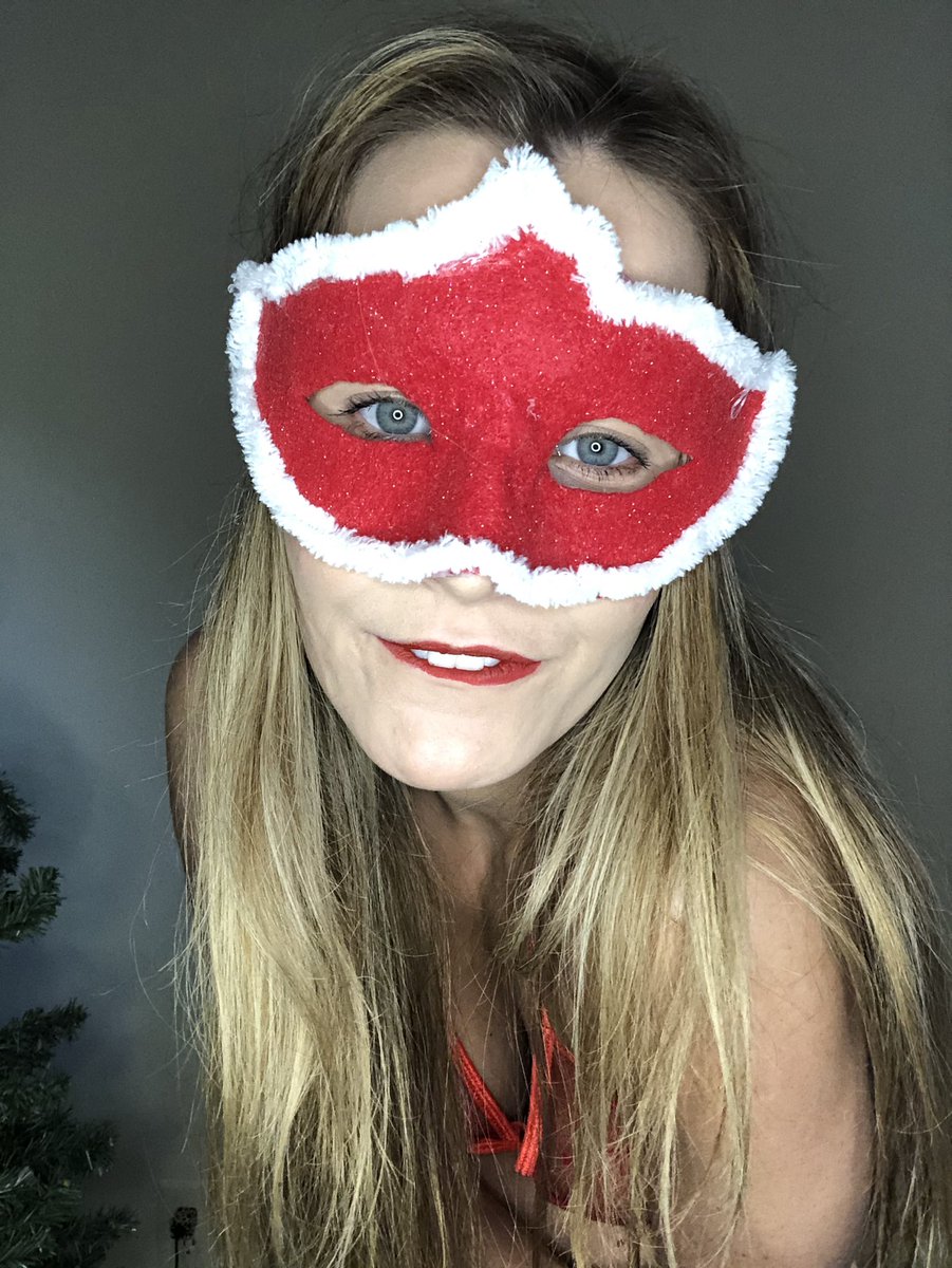 Maskonclothes69's tweet photo. Hi I heard Santa was cumming, but more importantly you should be too which is why I’m posting daily themed Christmas photos on my Only Fans (1 month subscriptions 45% off until 12/25) https://t.co/EKIFzjxLlI #onlyfans #Trending #fansonly #santa #nude #adult #NSFW https://t.co/0o2OZMm8yZ