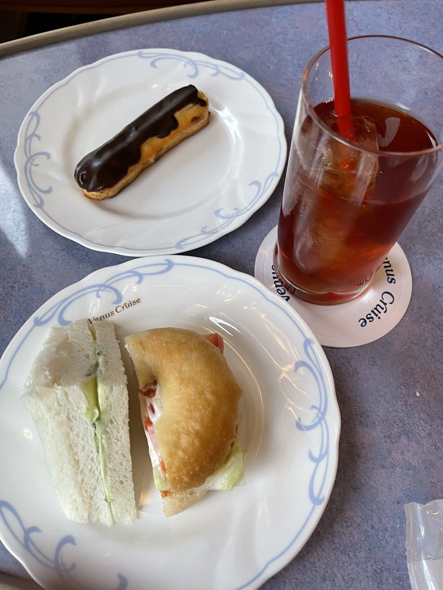 たぬきねこ あれよあれ パンに具を挟むやつ サンドイッジか