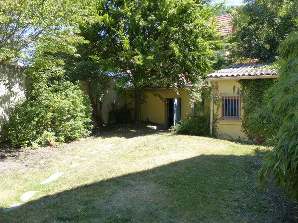 spectable's tweet photo. Vends maison avec studio/ local musicien https://t.co/cL2zakJsoW https://t.co/EDFFsCFWws