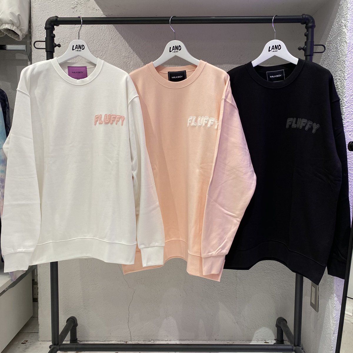 land_osaka's tweet photo. 【FULFFY SWEATS】
color:ホワイト/ピンク/ブラック
size:XL/2XL
#milkboy
#landbymilkboy
#fluffy
#sweat
#2020winter
#umeda
#umedaest https://t.co/PHnc7rqSvO