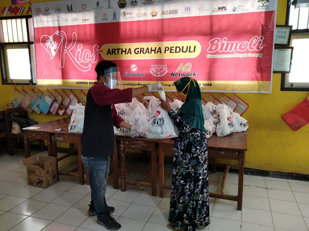 Galang97458849's tweet photo. #agpedulisesama #arthagrahapeduli
#cssragp2020
#kiosAGP #pasarmurahAGP #bimoli #indomie #AGPpasarmurah https://t.co/ptUFnaiQbI