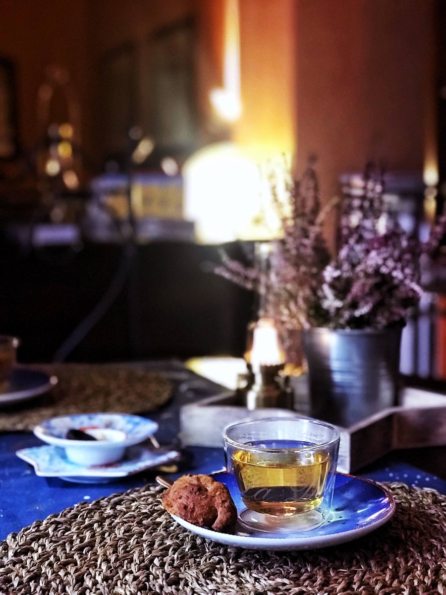 Cold outside, warmth at home. I made #Bananamuffin with maple syrup, matched with an teapot of #Darjeeling first flush, floral and vegetal. 
Ok, now I'm ready to enjoy #Christsmasmood!
🍵🎄🍵🎄🍵🎄
#xmastea #christmatea