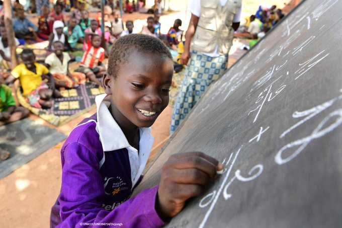 KentPage's tweet photo. "Learning never exhausts the mind." ~ Leonardo da Vinci

Please retweet if you agree with this #MondayMotivation and that #EducationCannotWait for any child. 

@un @educannotwait @unhcr_education @unicefafrica @yasminesherif1 https://t.co/4YZ78cxaRJ
