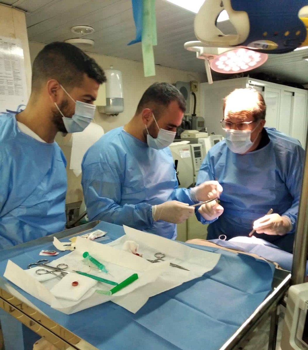 EMADmde's tweet photo. #FelizLunes
#SabíasQue la fragata #ReinaSofía @Armada_esp 🇪🇸 cuenta con un #ROLE2 Forward compuesto por #anestesista, #cirujano, #médicogeneralista y #enfermero para atender cualquier incidencia médica durante su participación en la #OperacionAtalanta @EUNAVFOR
#MOPS https://t.co/vdTtTkBRla