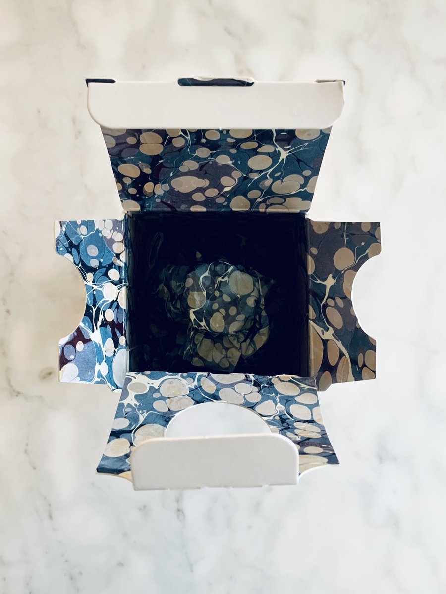 Last week I was kindly send this lovey little slice of Barra. I’ve been eying it up ever since, using it as extra motivation to get to shake off this cold that’s been looming over me. As soon as I can breathe again, my nose is discovering what’s inside the bottle!