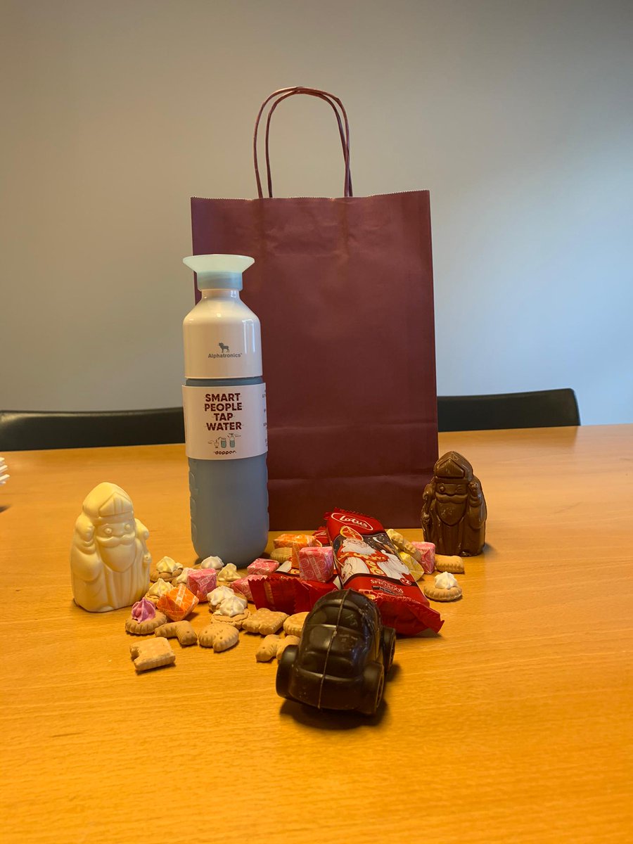 AlphatronicsBel's tweet photo. De goedheilige man is ook bij de beste collega's van Alphatronics  langs geweest het voorbije weekend!
Dankjewel Sint! https://t.co/1C3eGlrQwS