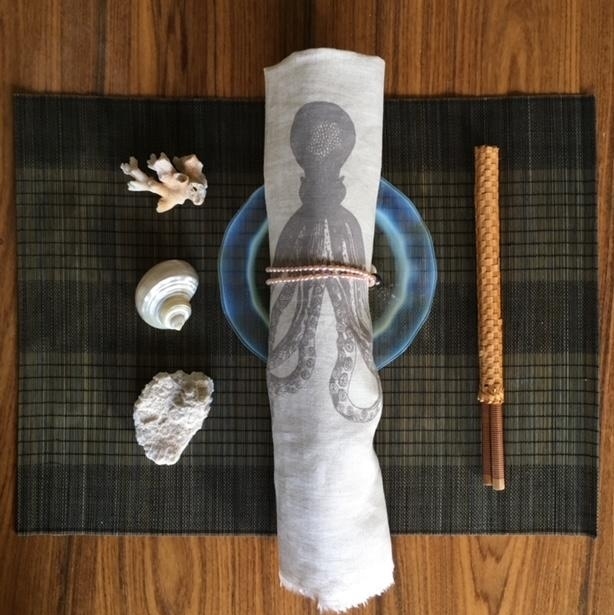 thisishomeworks's tweet photo. Festen Table screen prints and hand paints napkins and table runners to create a fun, interesting ambience to table entertainment. Come to see her at #thisishomeworks this Sunday, 13 Dec.
#shoplocal #textileart #textiles #homeworkschristmasbazaar #whatsonqueenspark https://t.co/cuJpNaMWJY