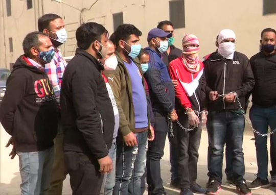 ConnectGujarat's tweet image. #Delhi
The five people arrested with arms &amp;amp; drugs following an encounter with Special Cell of Delhi Police in #Shakarpur area today morning. Two of them are from Punjab and rest three are from #Kashmir.
#CGNews