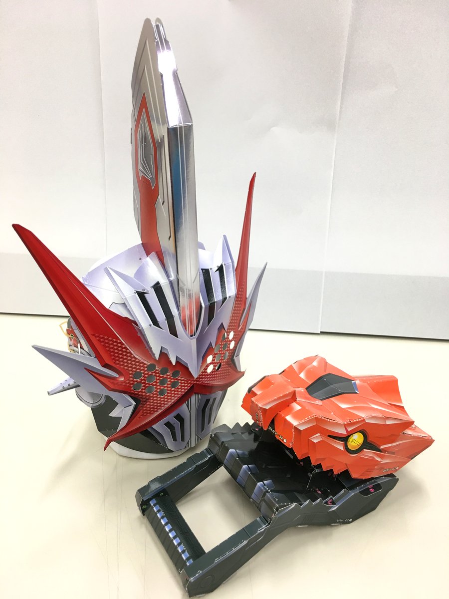 てれびくん 公式 仮面ライダーセイバーがついに ドラゴニックナイト に超パワーアップしましたね 好評発売中の てれびくん 1月号 付録は ドラゴニックナイトなりきりセット メタリックに輝くドでかツノ立体マスク 開閉ギミックのドラゴニック てれびくん 公式 仮面ライダーセイバーがついに ドラゴニックナイト に超パワーアップしましたね 好評発売中の てれびくん 1月号 付録は ドラゴニックナイトなりきりセット メタリックに輝くドでかツノ立体マスク 開閉ギミックのドラゴニック