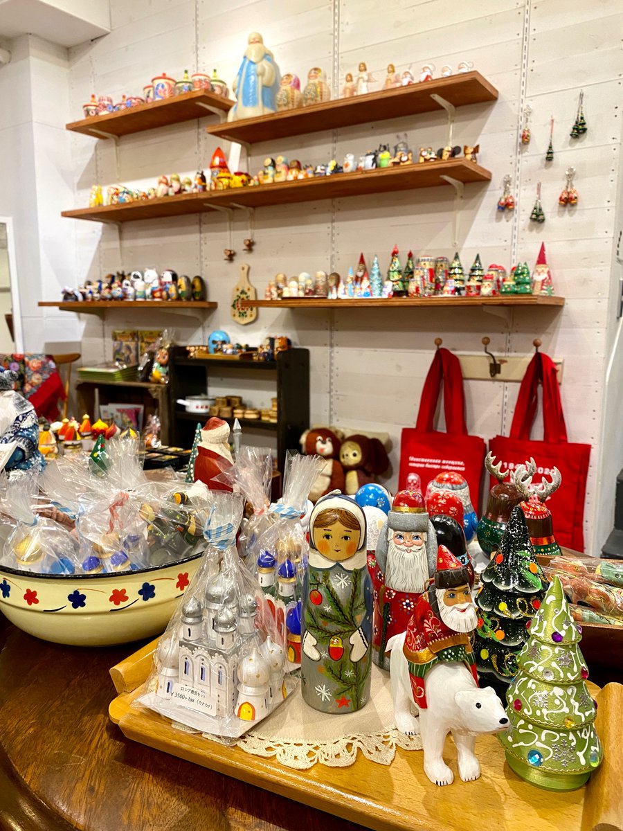 チェドックのスタッフ チェドックでは明日から ロシアのクリスマス 展が始まります Russiapark さんと Bolikcoffee さんから届いた可愛いマトリョーシカ サンタからサンタが出てきたり クリスマスツリーからサンタが出てきたり チェブからゲーナ達 チェドックのスタッフ チェドックでは明日から ロシアのクリスマス 展が始まります Russiapark さんと Bolikcoffee さんから届いた可愛いマトリョーシカ サンタからサンタが出てきたり クリスマスツリーからサンタが出てきたり チェブからゲーナ達