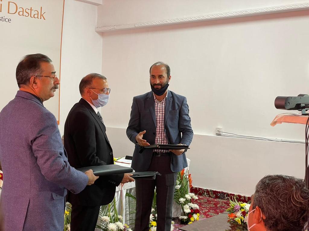 CSCJK's tweet photo. #CscJK
Please join the launch of Insaf Ka Dasktak legal grievance service  through CSCs in J&amp;K. .@dintya15 @CSCegov_ @Shahnaw87075819 @wifichoupal https://t.co/cDPKCxXPtt