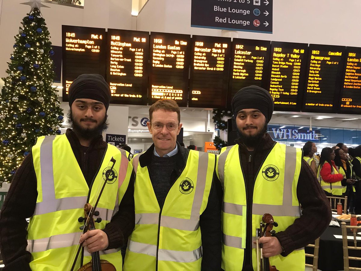 andy4wm's tweet photo. I'm so pleased that even with the pressures of the pandemic, charities have come together once again to help our rough sleepers during Christmas. Of course, it'll be a little different this year but this is great teamwork from @NetworkRailBHM & @MidlandLangar
📸 Christmas 2019 https://t.co/fwyRwJqWTc