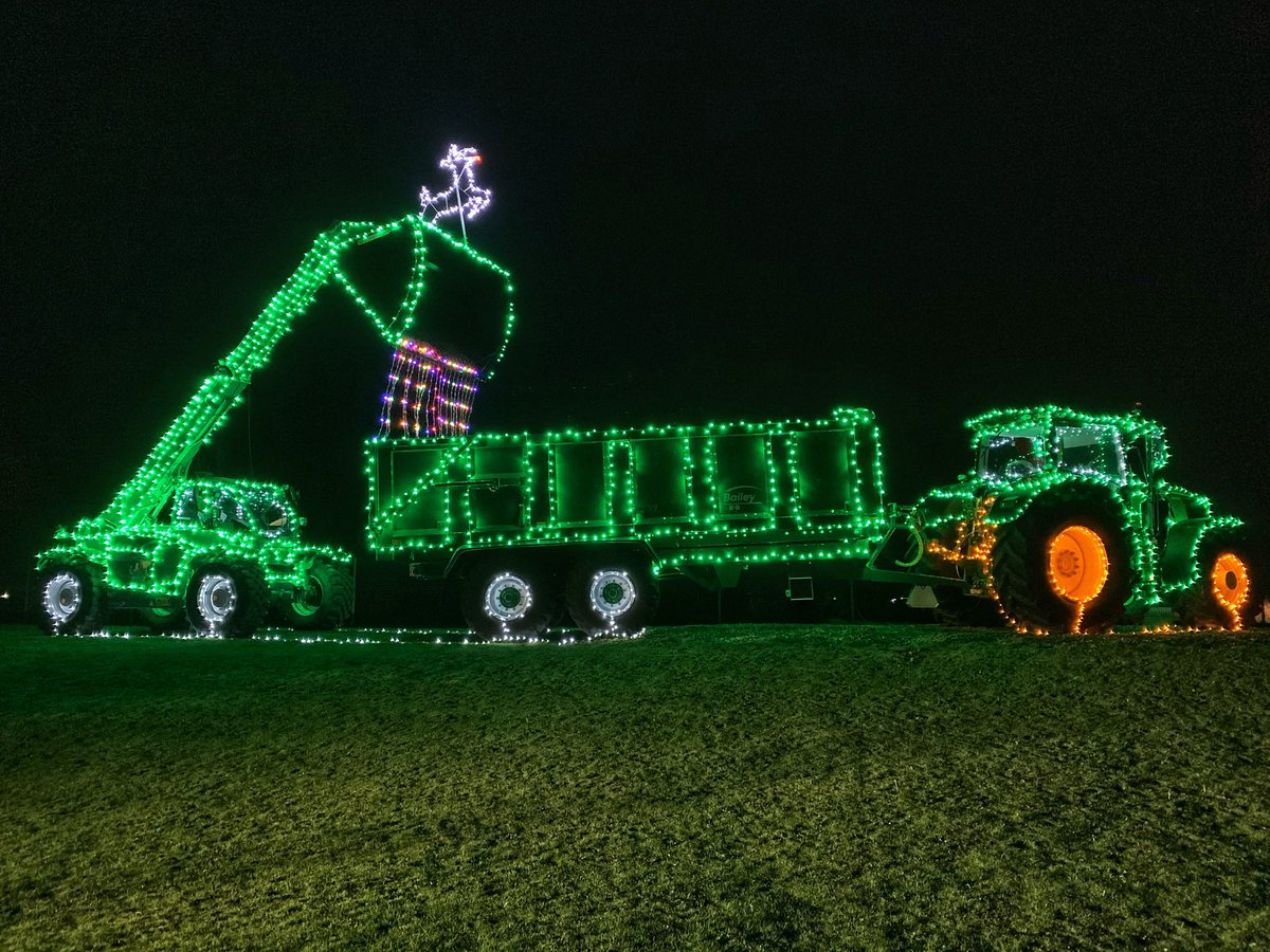 Beccalmiller92's tweet photo. β¨πChristmas has arrived at Ben Burgess Coates....β¨π#bbxmas #johndeere #kramer #baileytrailer #christmas #benburgess https://t.co/yqyLftY8rE