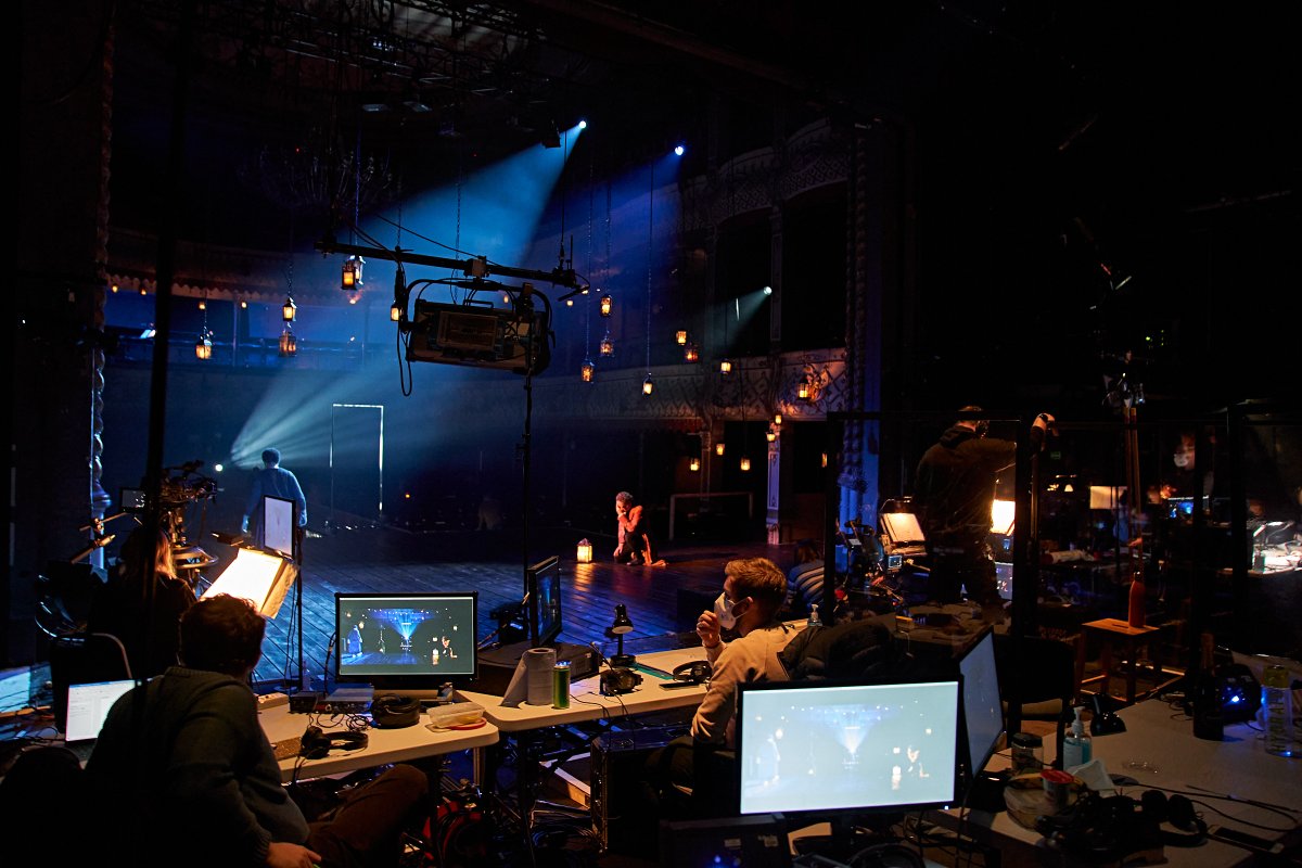 oldvictheatre's tweet image. 'It was the very thing he liked. To edge his way along the crowded paths of life, warning all human sympathy to keep a distance'

Day 7 of the #OVChristmasCarol countdown – your first look at rehearsals 

Live streaming globally 12–24 Dec #OVInCamera

bit.ly/3mUMs81