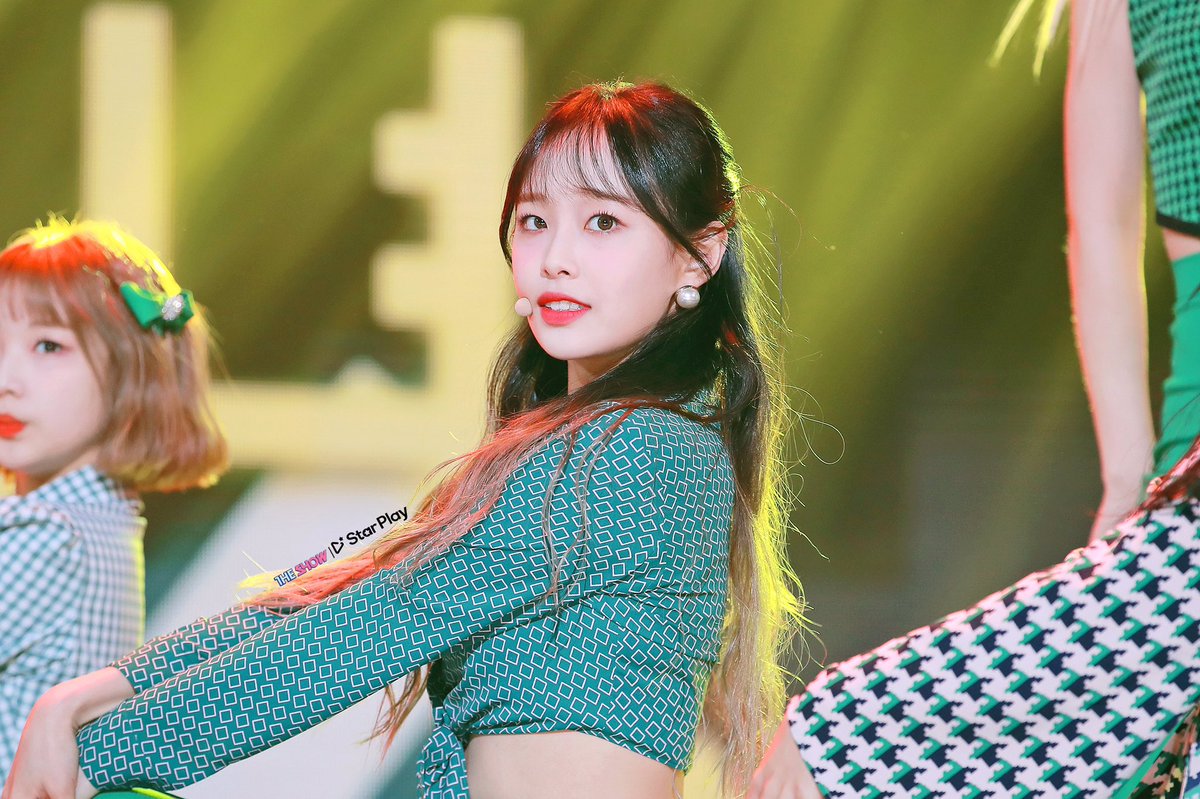 ChuuGlobal's tweet photo. ⌜07.12.2020⌟ 📷

Chuu during the performance of 'Voice' at The Show 💚

——————
@loonatheworld #loona #chuu #kimjiwoo #이달의소녀 #츄 #김지우 https://t.co/XfSMmUf6k2