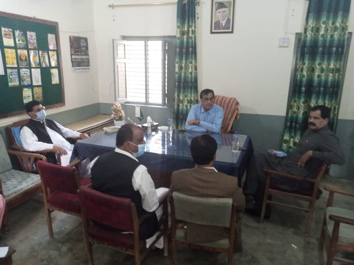 AgriSindh's tweet photo. Secretary Agriculture @RahimASoomro reviewed ICT based #Agriculture extension services activities and plannings for providing better advisory services to farming community around the province along with DG #AgriExt #Sindh Hidayatullah Chhajro. 1/2 https://t.co/vHbKjht9Nz