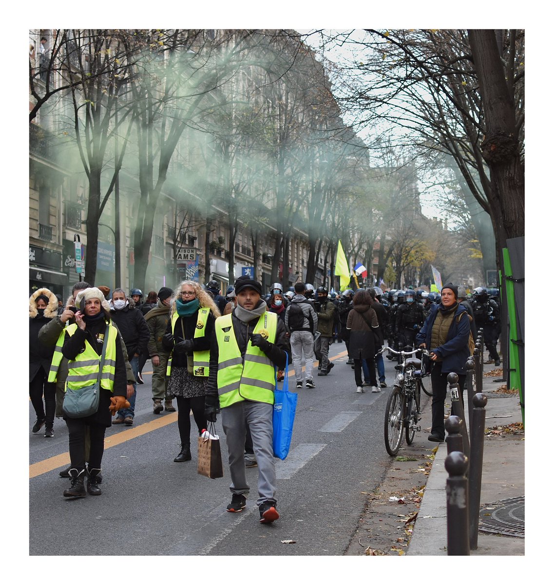 ManuHdk's tweet photo. Quelques photos de la manifestation de samedi #StopLoiSecuriteGlobale à #Paris https://t.co/8J9dUtXPNl
