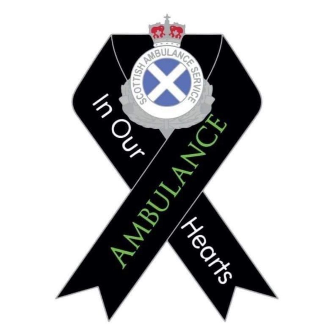 Volteral's tweet image. Overwhelming to see so many colleagues, friends, NHS, First Responders &amp;amp; our emergency services family paying their respects to Rod this morning. Privileged to be able to say goodbye and celebrate his life at Falkirk this morning. 💚 #onefamily #NHSfamily #999family 🚑🚓🚒🚁✈️🏩
